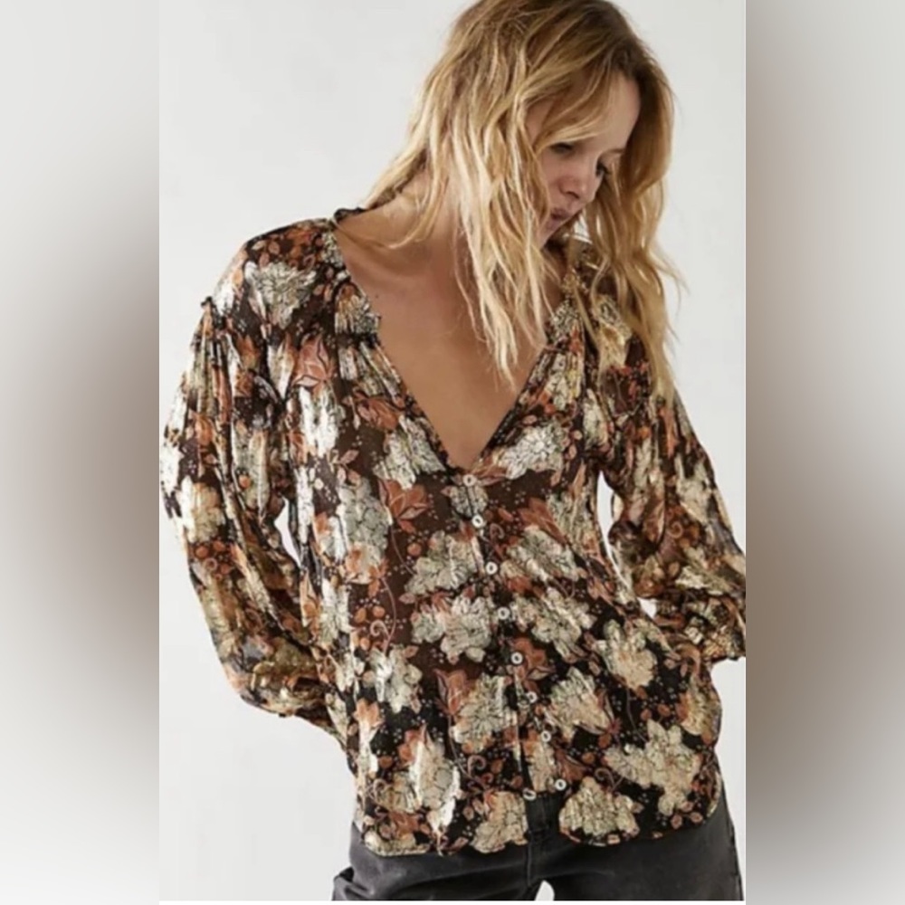 Free people Scorpio top
B1